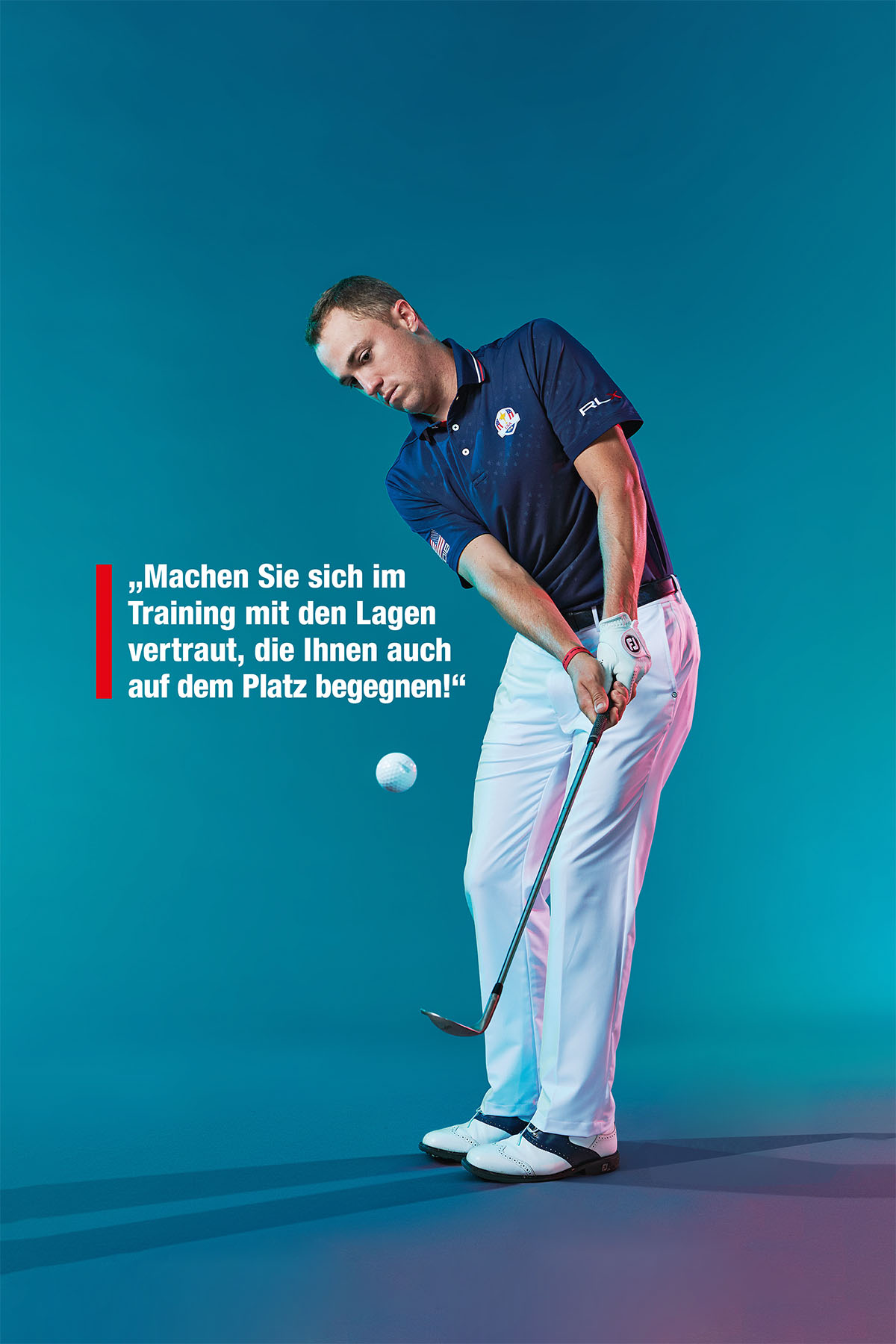 Golfer schlägt den Ball. Schrift Machen Sie sich im Training mit den Lagen vertraut, die ihnen auch auf dem Platz begegnen