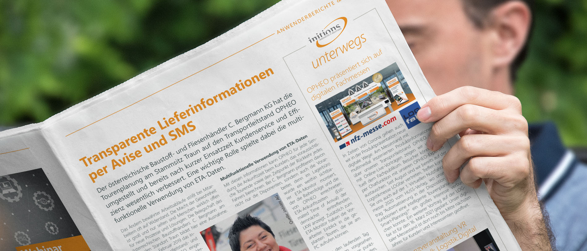 Ein Mann liest die Zeitung vom Kundenmagazin. Wobei die Zeitung im Vordergrund steht und zu sehen ist